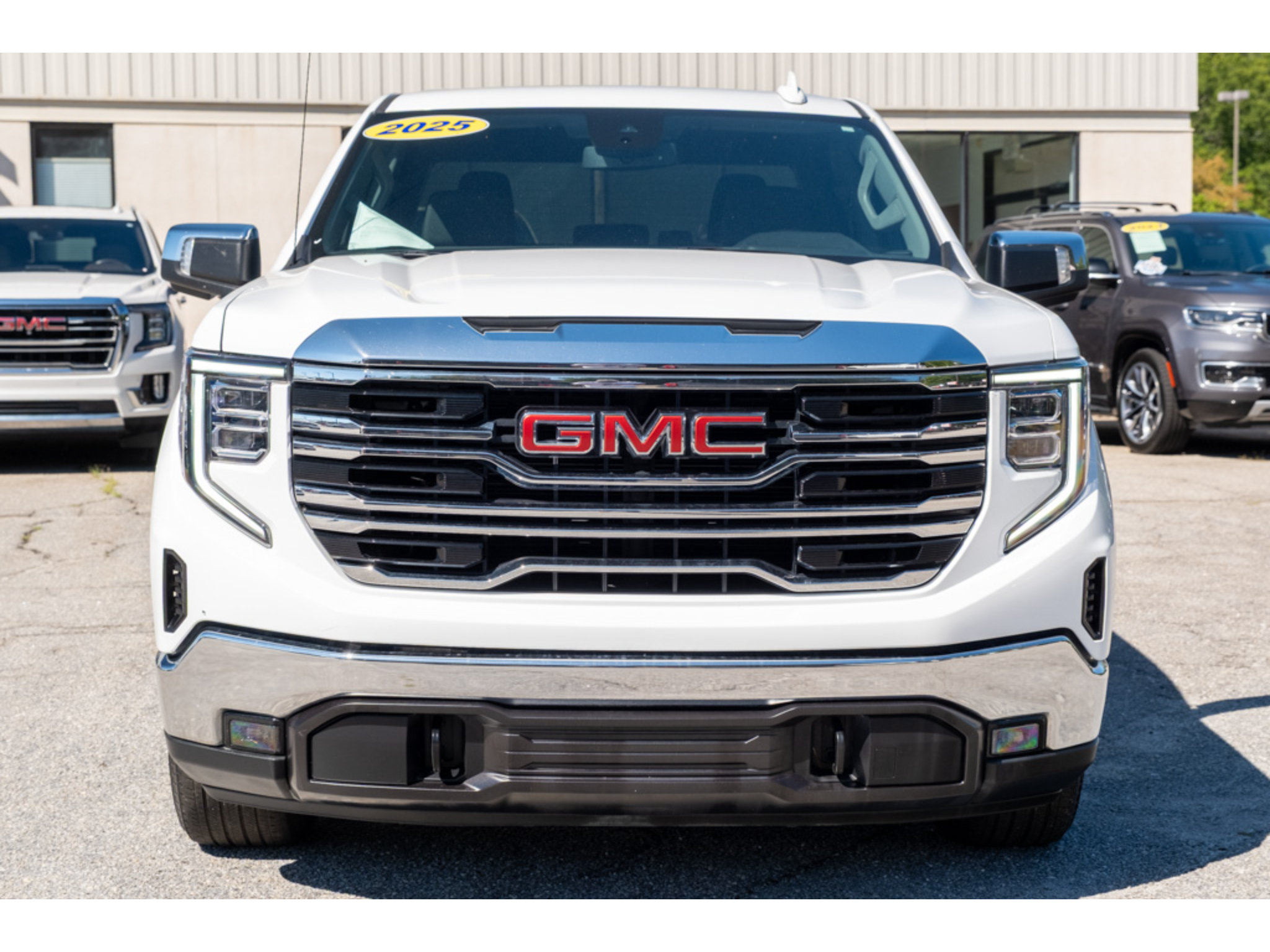 Used 2025 GMC Sierra 1500 SLT RWD image 3