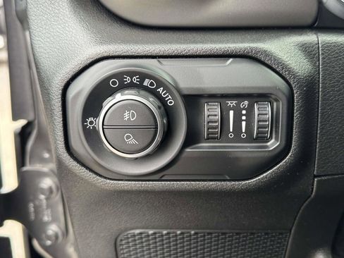 Used 2021 Jeep Gladiator Willys image 17