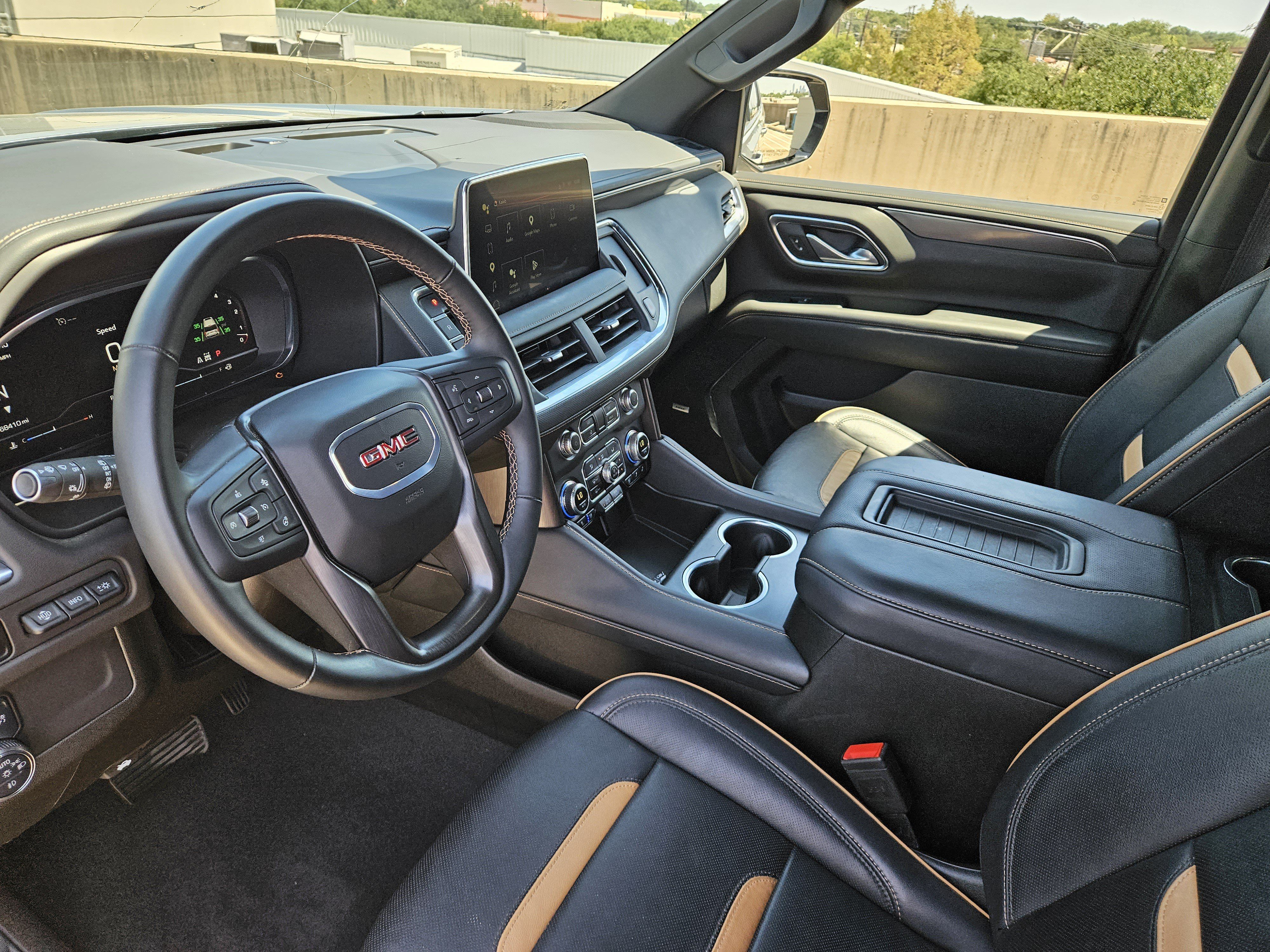 Used 2024 GMC Yukon AT4 w/ Technology Package AWD/4WD image 4