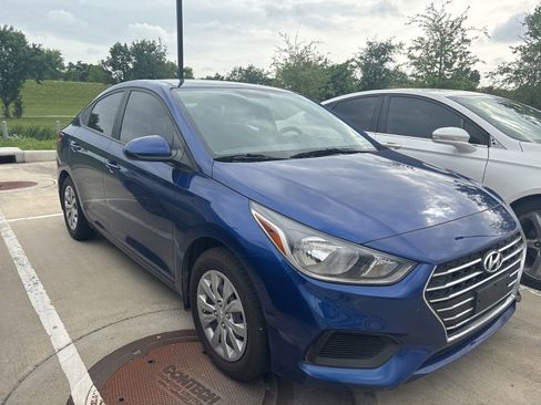 Used 2020 Hyundai Accent SE image 3