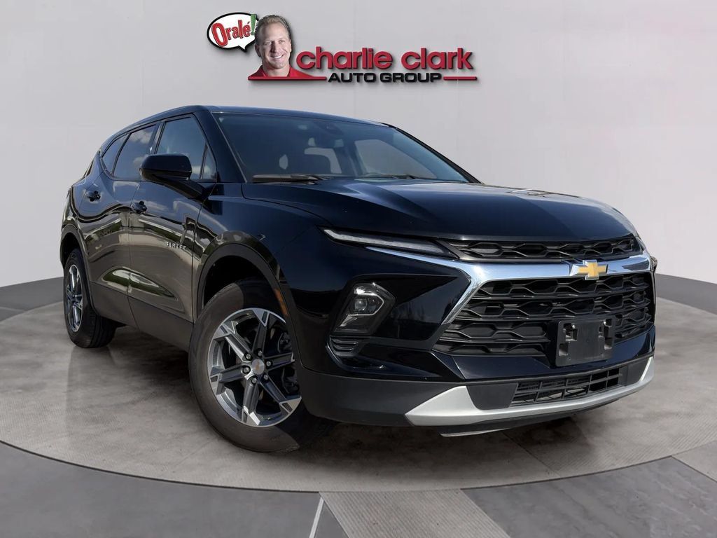 Used 2025 Chevrolet Blazer LT FWD image 5