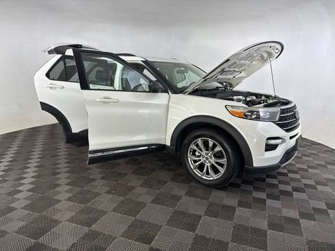 Used 2020 Ford Explorer XLT w/ Equipment Group 202A AWD/4WD image 16
