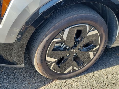 Used 2023 Kia Niro Wave FWD image 2