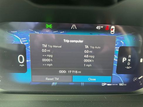 Certified 2025 Volvo XC40 B5 Plus image 9