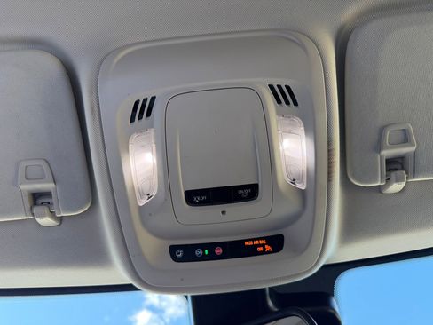 Used 2023 Buick Envision Essence FWD image 22