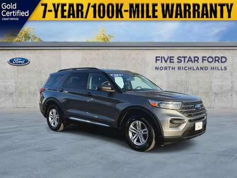 Used 2024 Ford Explorer XLT RWD image 2