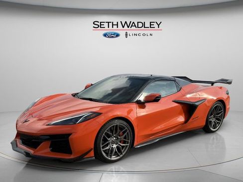 Used 2025 Chevrolet Corvette Z06 w/ Z07 Performance Package image 3