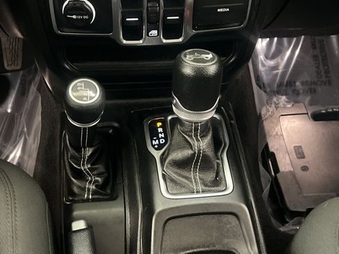 Used 2018 Jeep Wrangler Unlimited Sahara AWD/4WD image 20
