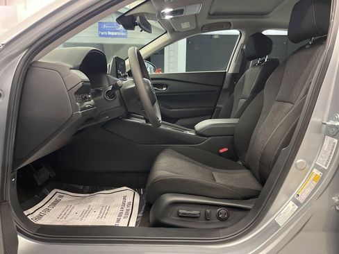 Used 2024 Honda Accord EX image 11