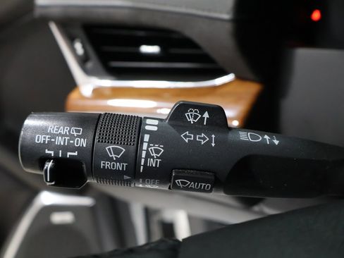 Used 2016 Cadillac Escalade Luxury image 40