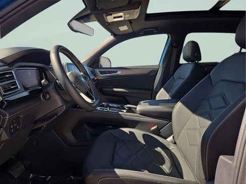 New 2026 Volkswagen Atlas Cross Sport SE FWD image 16