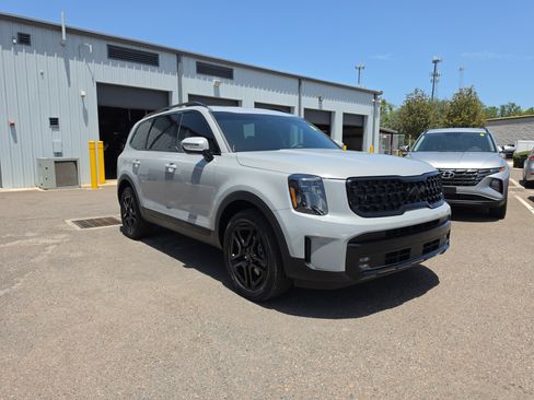 Certified 2025 Kia Telluride SX X-Line AWD/4WD image 2