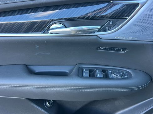 Certified 2025 Cadillac XT6 Premium Luxury image 11