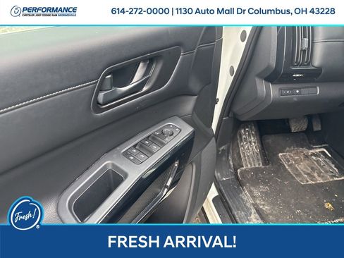 Used 2024 Nissan Pathfinder SV image 17