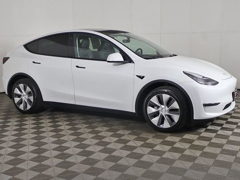 Used 2023 Tesla Model Y Long Range AWD/4WD image 15
