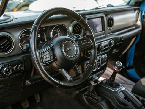 Used 2021 Jeep Gladiator Sport AWD/4WD image 10
