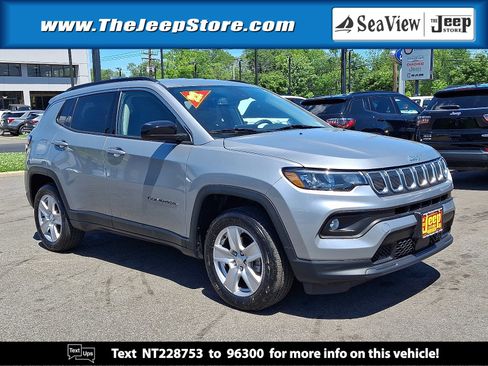 Used 2022 Jeep Compass Latitude w/ Convenience Group AWD/4WD image 1