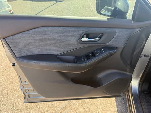 Used 2022 Nissan Rogue SV FWD image 15