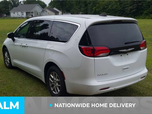 Used 2023 Chrysler Voyager LX FWD image 5