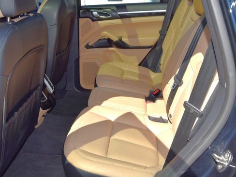 Used 2016 Porsche Cayenne AWD/4WD image 31