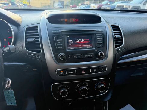 Used 2014 Kia Sorento LX AWD/4WD image 10
