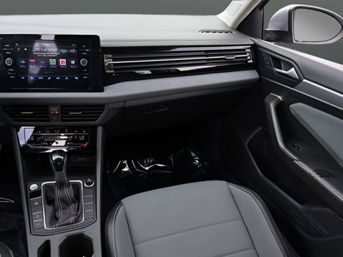 Certified 2025 Volkswagen Jetta SE FWD image 16