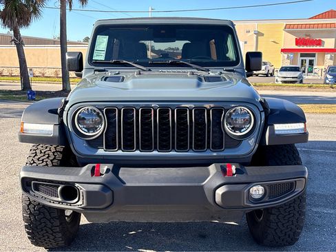 Used 2024 Jeep Wrangler Unlimited Rubicon image 2