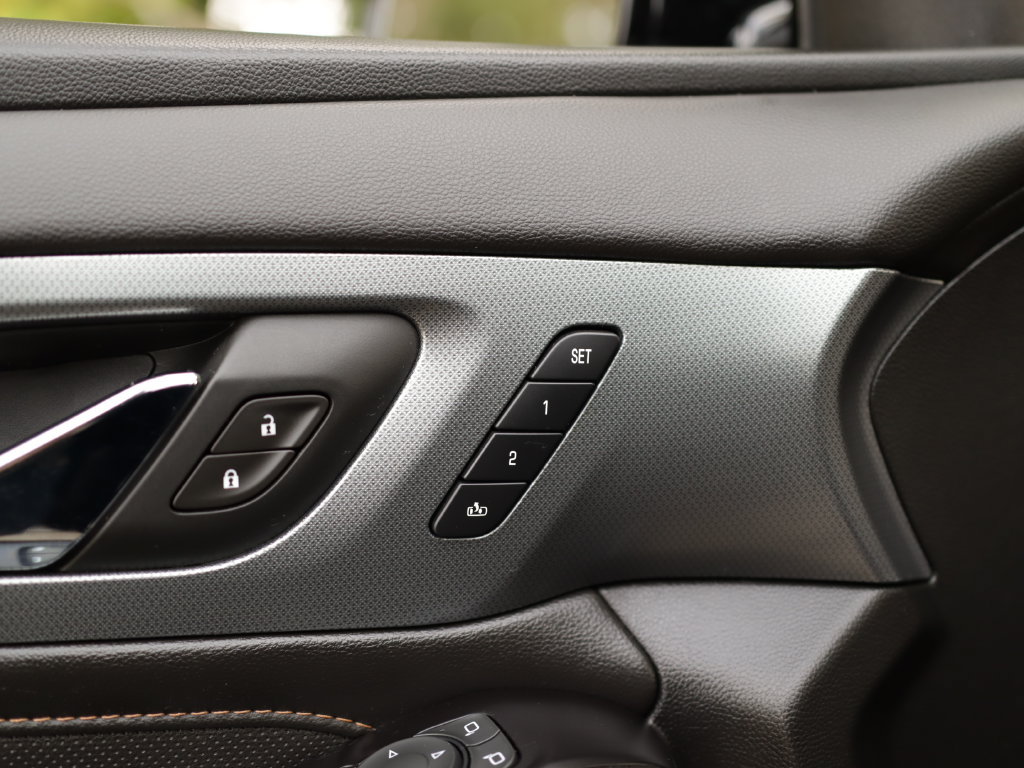 Used 2020 Chevrolet Traverse Premier w/ Redline Edition FWD image 28