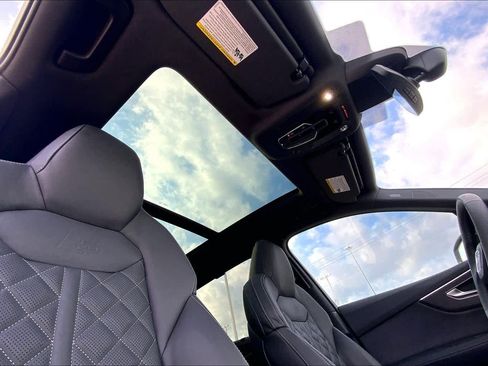 Used 2025 Audi SQ7 Premium Plus w/ Executive Package image 12