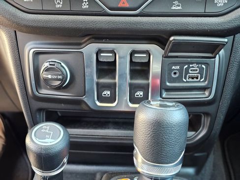 Used 2026 Jeep Wrangler Sport AWD/4WD image 16