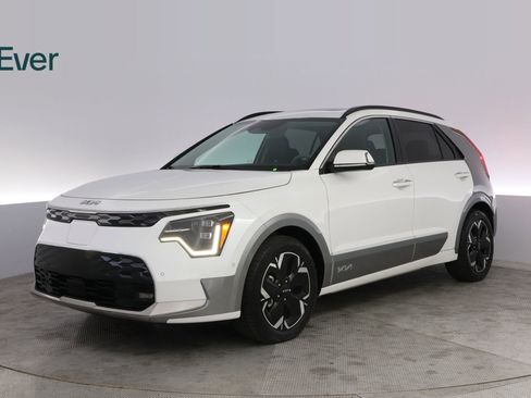 Used 2023 Kia Niro Wave w/ Wave Preserve Package FWD image 2