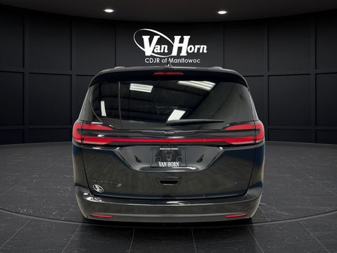 Used 2023 Chrysler Pacifica Touring-L w/ S Appearance Package AWD/4WD image 6