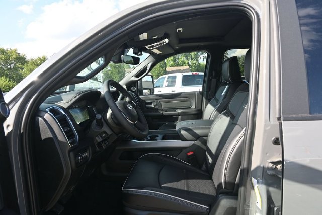 New 2026 RAM 3500 Laramie AWD/4WD image 9