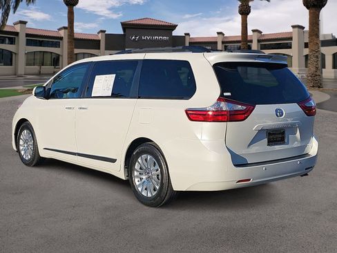 Used 2017 Toyota Sienna XLE Premium image 6