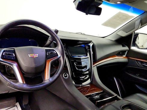 Used 2019 Cadillac Escalade Premium Luxury AWD/4WD image 13