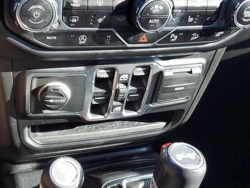 Used 2021 Jeep Wrangler Unlimited Sahara image 23