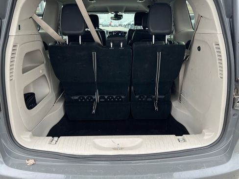 Used 2022 Chrysler Pacifica Touring-L image 16