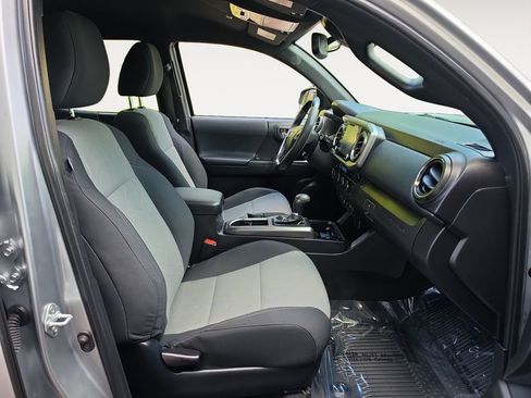 Used 2022 Toyota Tacoma TRD Sport AWD/4WD image 15