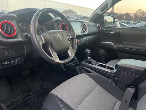 Used 2021 Toyota Tacoma TRD Sport image 10