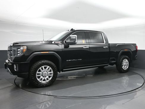 Used 2023 GMC Sierra 2500 Denali w/ Denali Black Diamond Edition AWD/4WD image 3