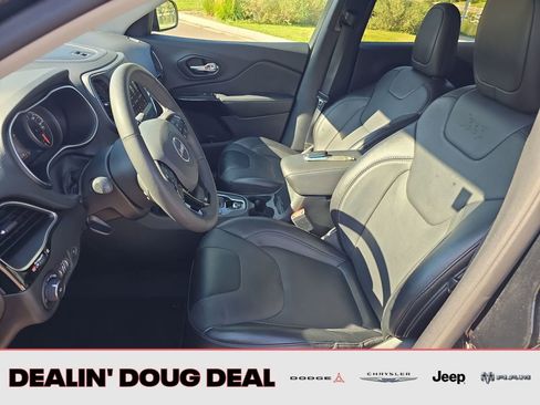 Used 2023 Jeep Cherokee Altitude Lux image 10