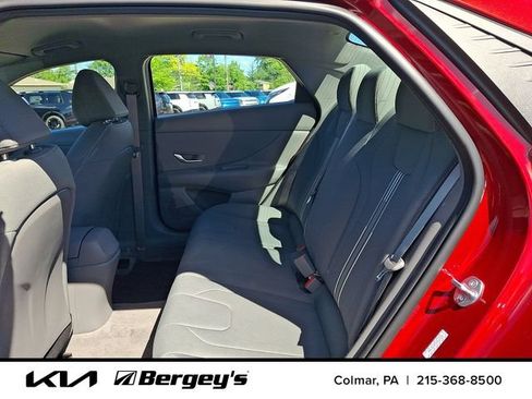Used 2023 Hyundai Elantra SEL w/ Convenience Package FWD image 12
