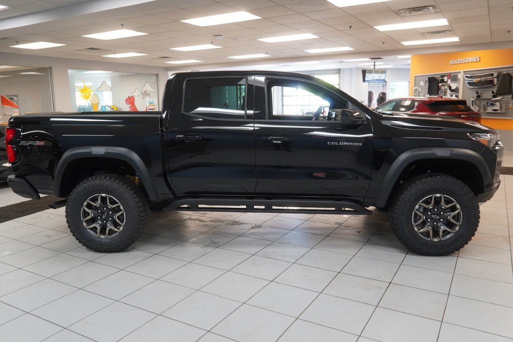 New 2026 Chevrolet Colorado ZR2 w/ Technology Package AWD/4WD image 13