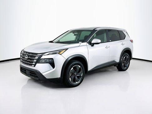 Used 2025 Nissan Rogue SV image 3