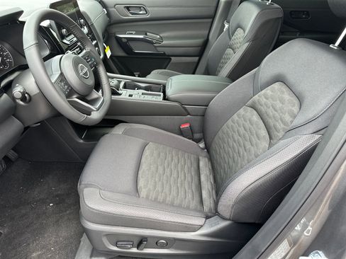 New 2025 Nissan Pathfinder SV w/ SV Premium Package image 9