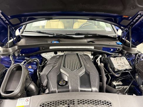Used 2024 Porsche Macan AWD/4WD image 32