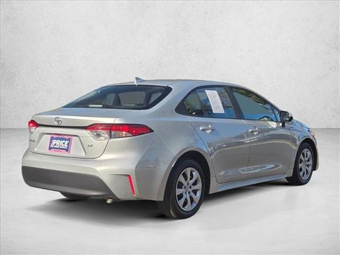 Used 2025 Toyota Corolla LE image 5