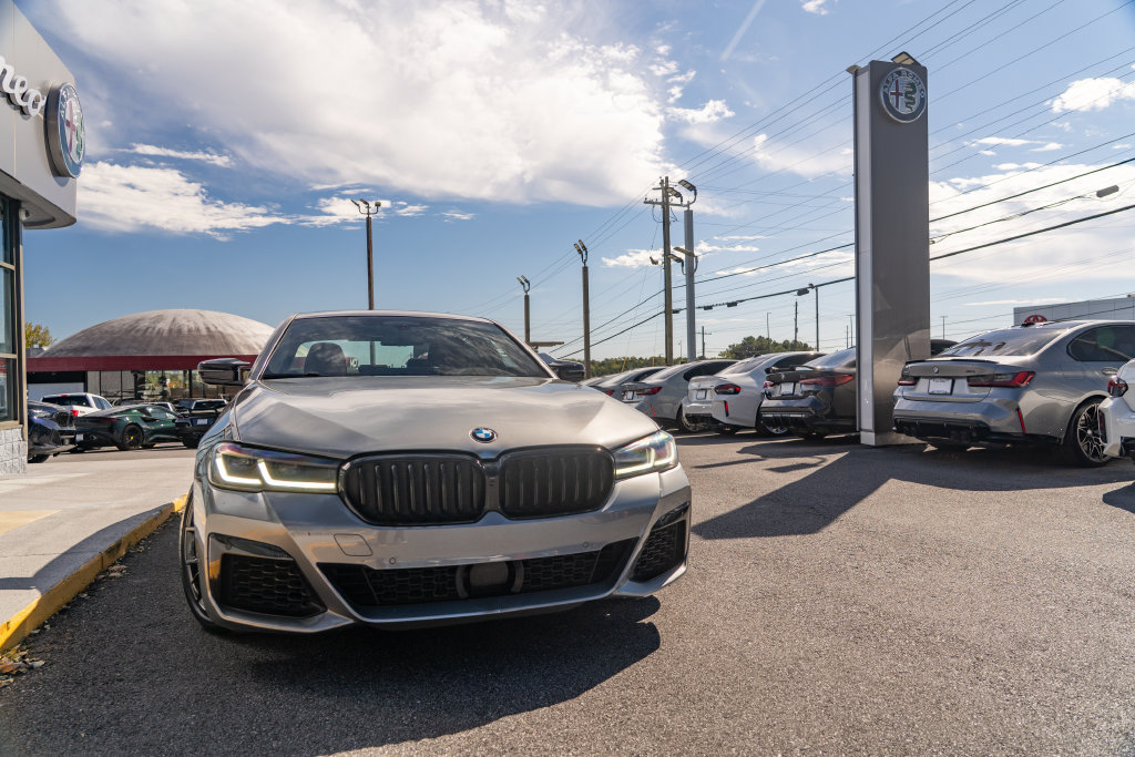 Used 2023 BMW M550i xDrive w/ Dynamic Handling Package AWD/4WD image 11