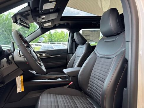 New 2026 Ford Explorer ST-Line w/ ST-Line Street Pack AWD/4WD image 4