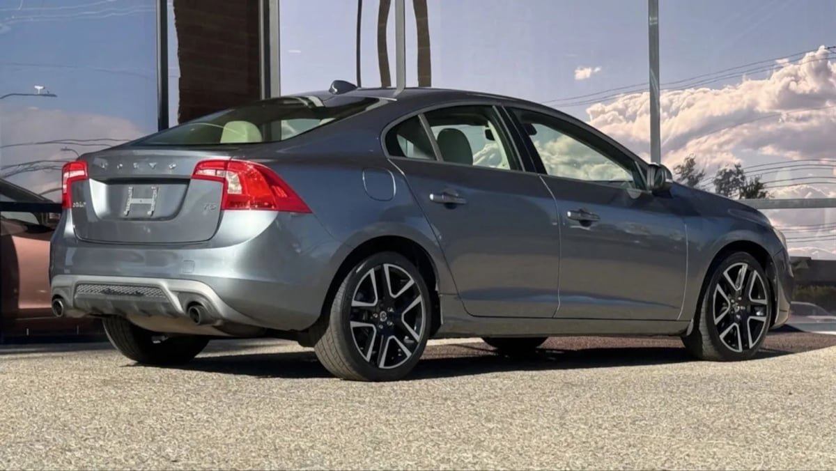 Used 2017 Volvo S60 T5 Dynamic FWD image 12